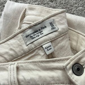 Abercrombie Curve Love Ultra High Rise 90s Straight Jean